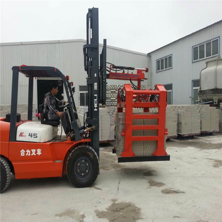 智能自动化抱砖机 河南郑州红砖、标砖、空心砖装卸搬运码垛新变革